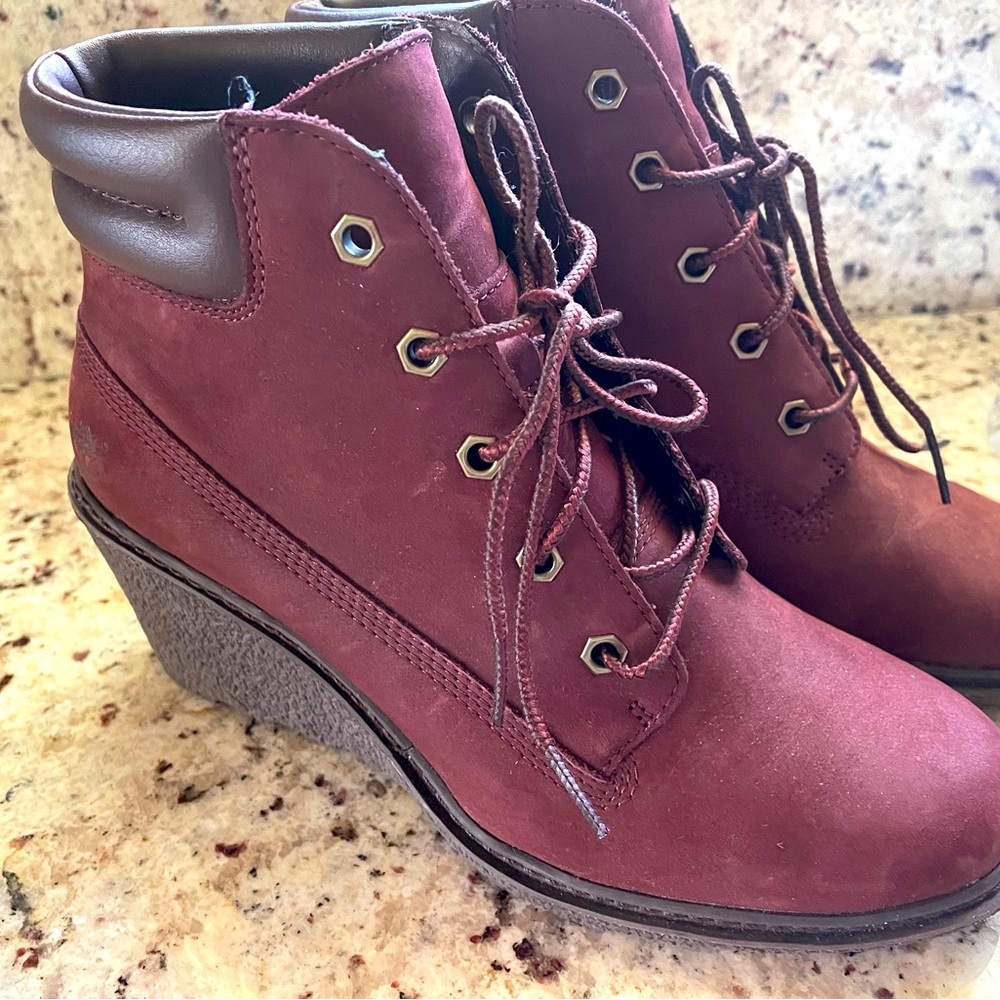 Women’s size 6.5 maroon Timberland wedge hiking boots